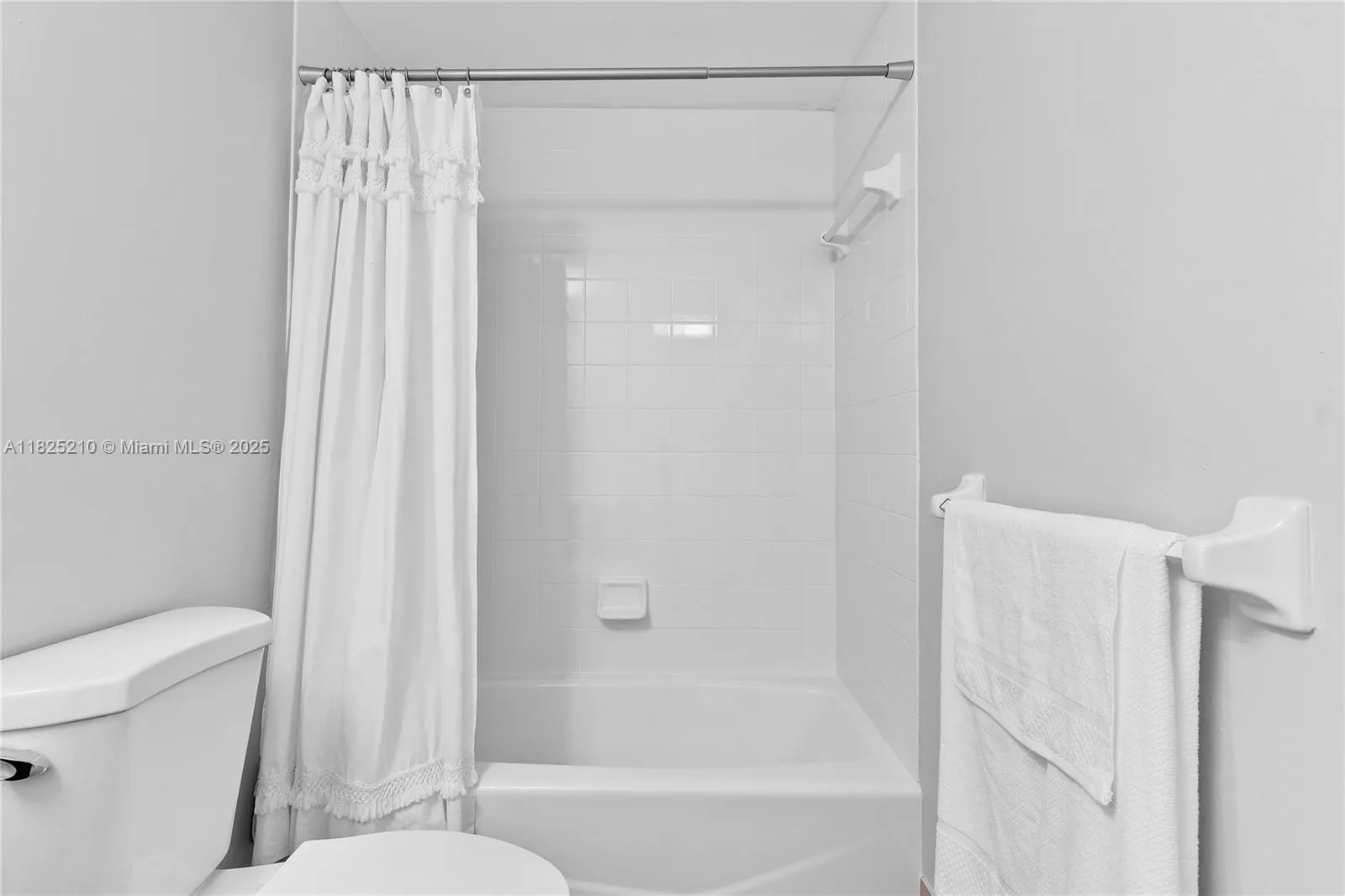 Miami, Florida 33131, United States, 2 Bedrooms Bedrooms, ,2 BathroomsBathrooms,Residential,Active,155102