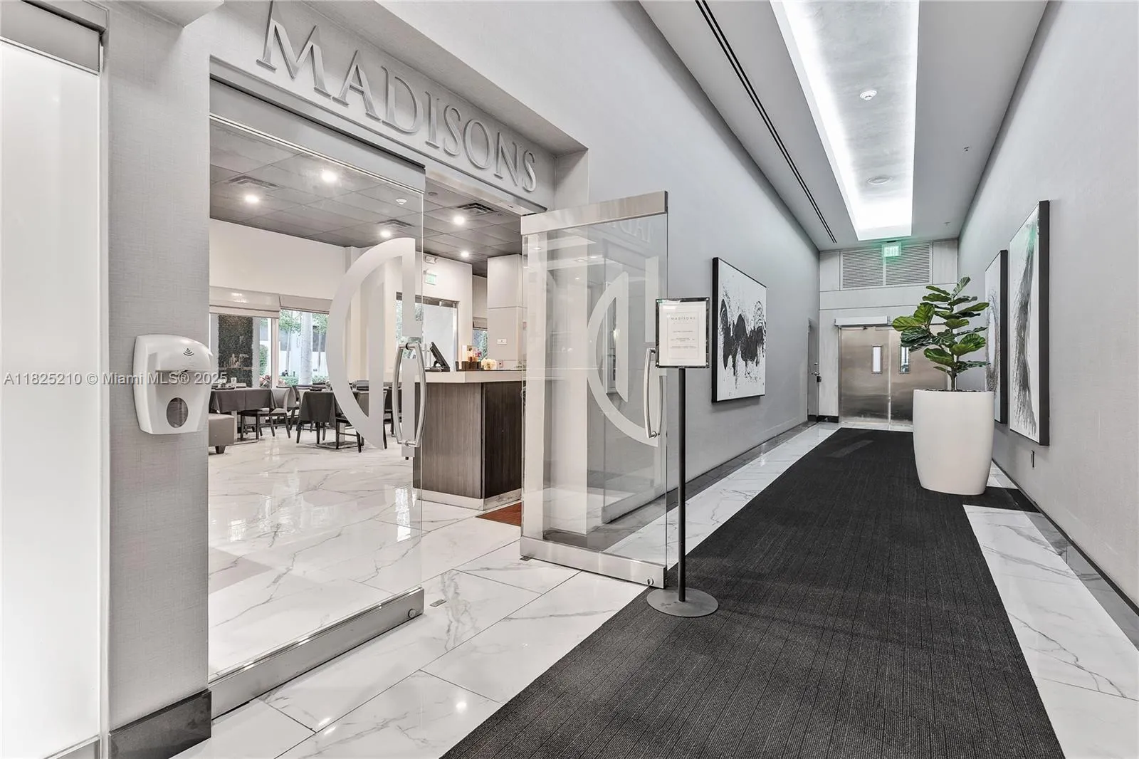 Miami, Florida 33131, United States, 2 Bedrooms Bedrooms, ,2 BathroomsBathrooms,Residential,Active,155102