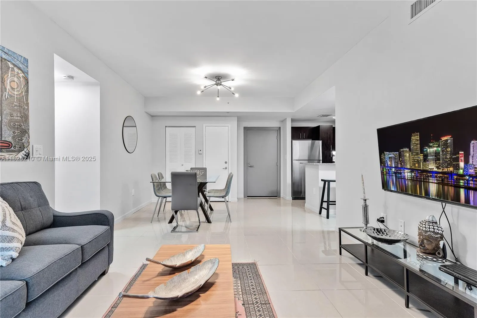 Miami, Florida 33131, United States, 2 Bedrooms Bedrooms, ,2 BathroomsBathrooms,Residential,Active,155102