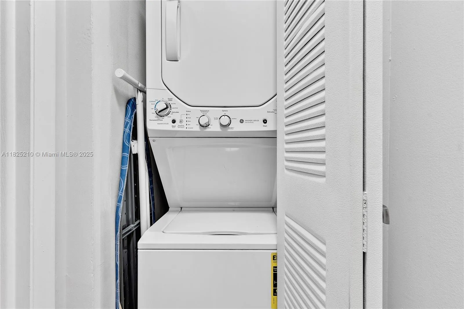 Miami, Florida 33131, United States, 2 Bedrooms Bedrooms, ,2 BathroomsBathrooms,Residential,Active,155102