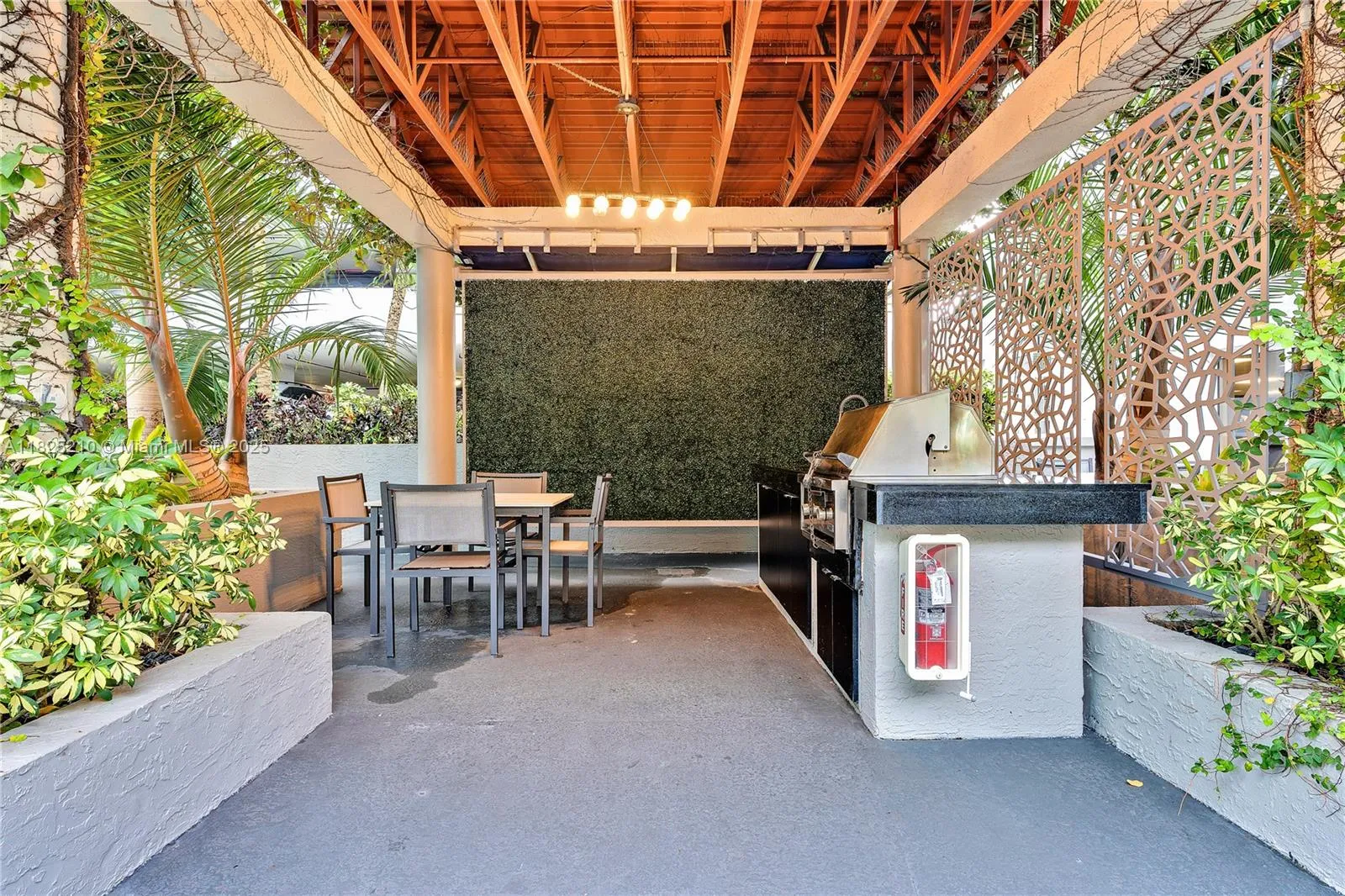 Miami, Florida 33131, United States, 2 Bedrooms Bedrooms, ,2 BathroomsBathrooms,Residential,Active,155102