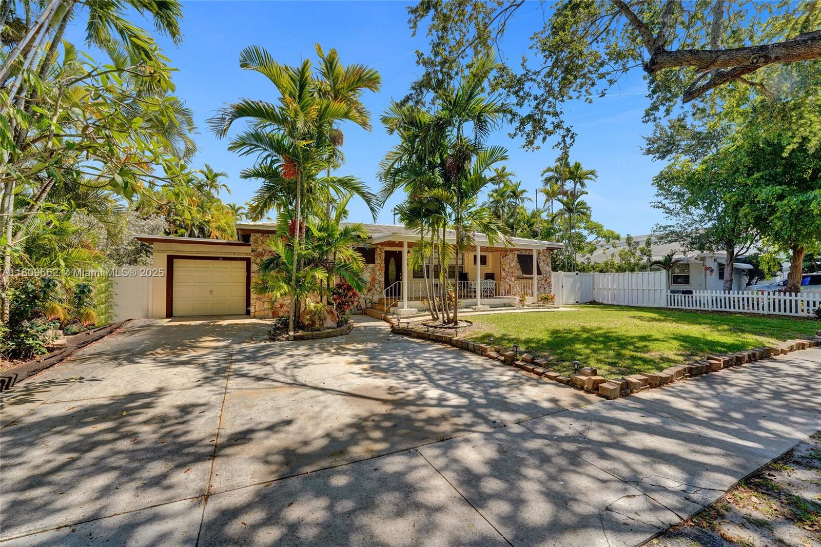 Property for Sale at 901 Ne 8th St, Hallandale Beach, Broward County, Florida - Bedrooms: 3 
Bathrooms: 2  - $800,000