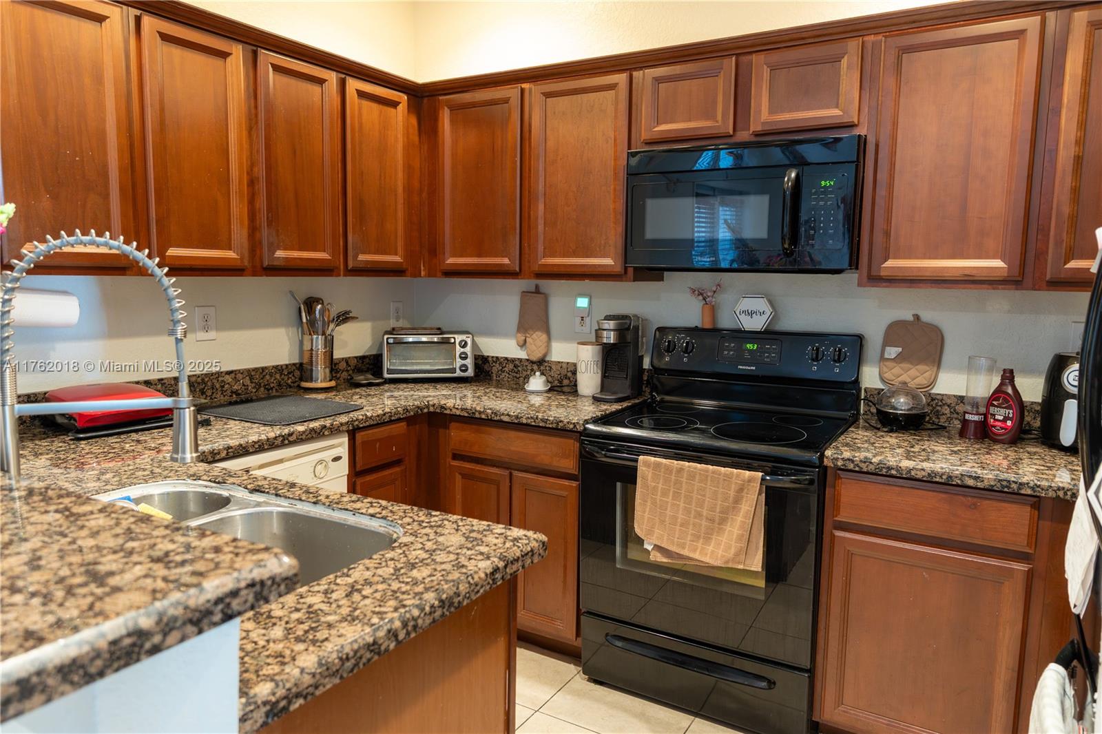 Property for Sale at 27961 Sw 140th Ave 27961, Homestead, Miami-Dade County, Florida - Bedrooms: 2 
Bathrooms: 3  - $369,900