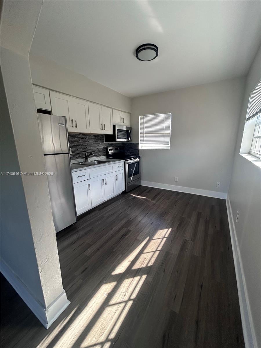 Rental Property at 821 Nw 7th Ave 8, Hallandale Beach, Broward County, Florida - Bedrooms: 2 
Bathrooms: 1  - $1,700 MO.