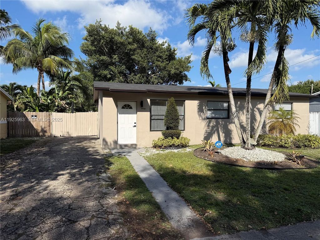 Photo of 7951 NW 30th St, Davie, FL 33024 (MLS # A11925963)