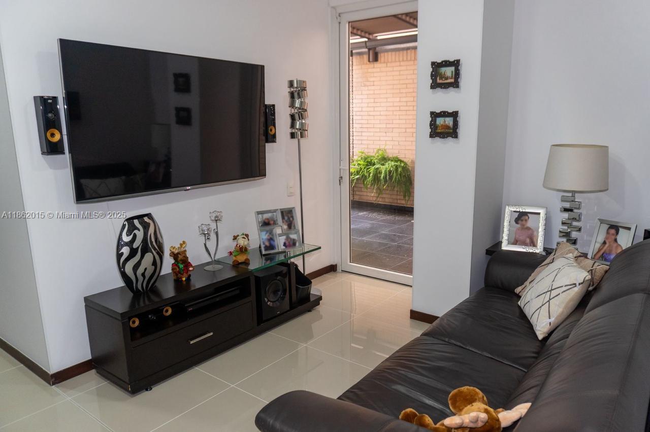 Calle 15 # 122 - 151 # 122 - 151 1