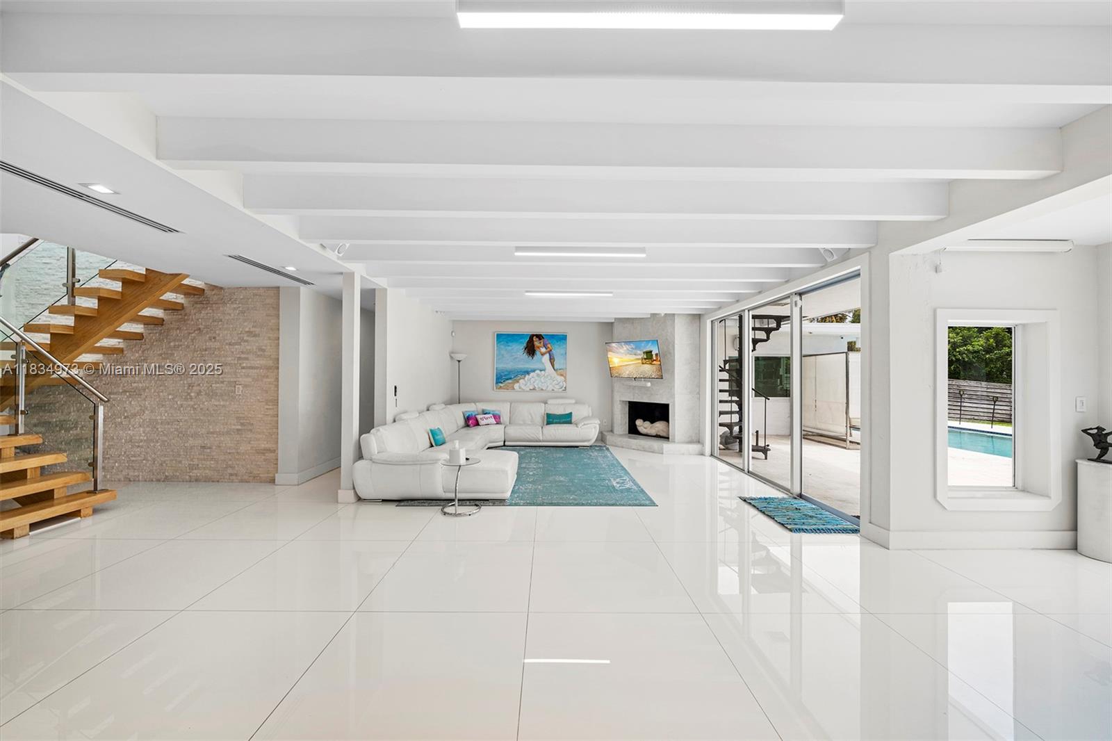 1930 NE 193rd St, Miami, FL, 33179/$2,749,000 4 1930 NE 193rd St