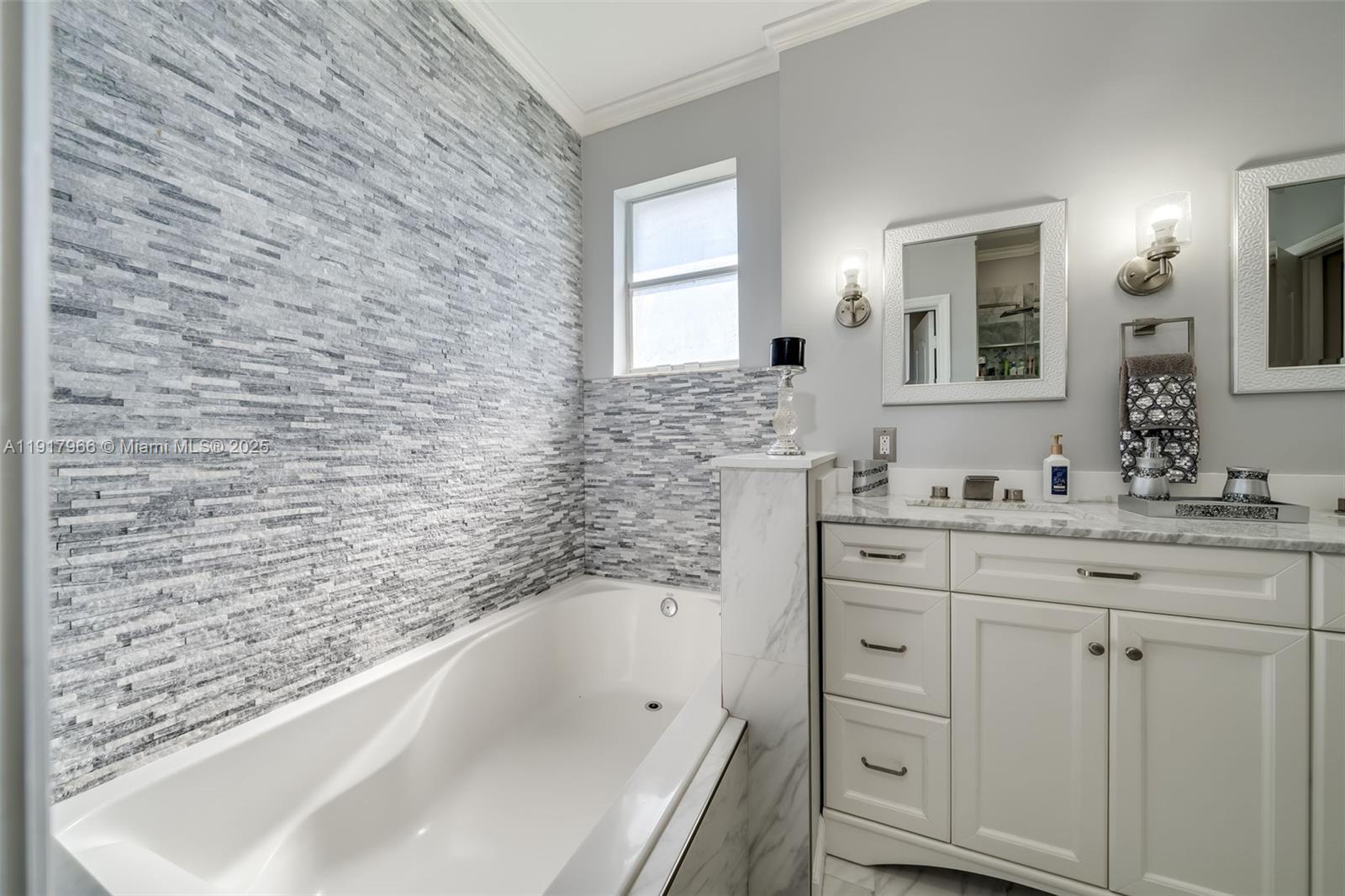 EMERALD ISLES - Residential