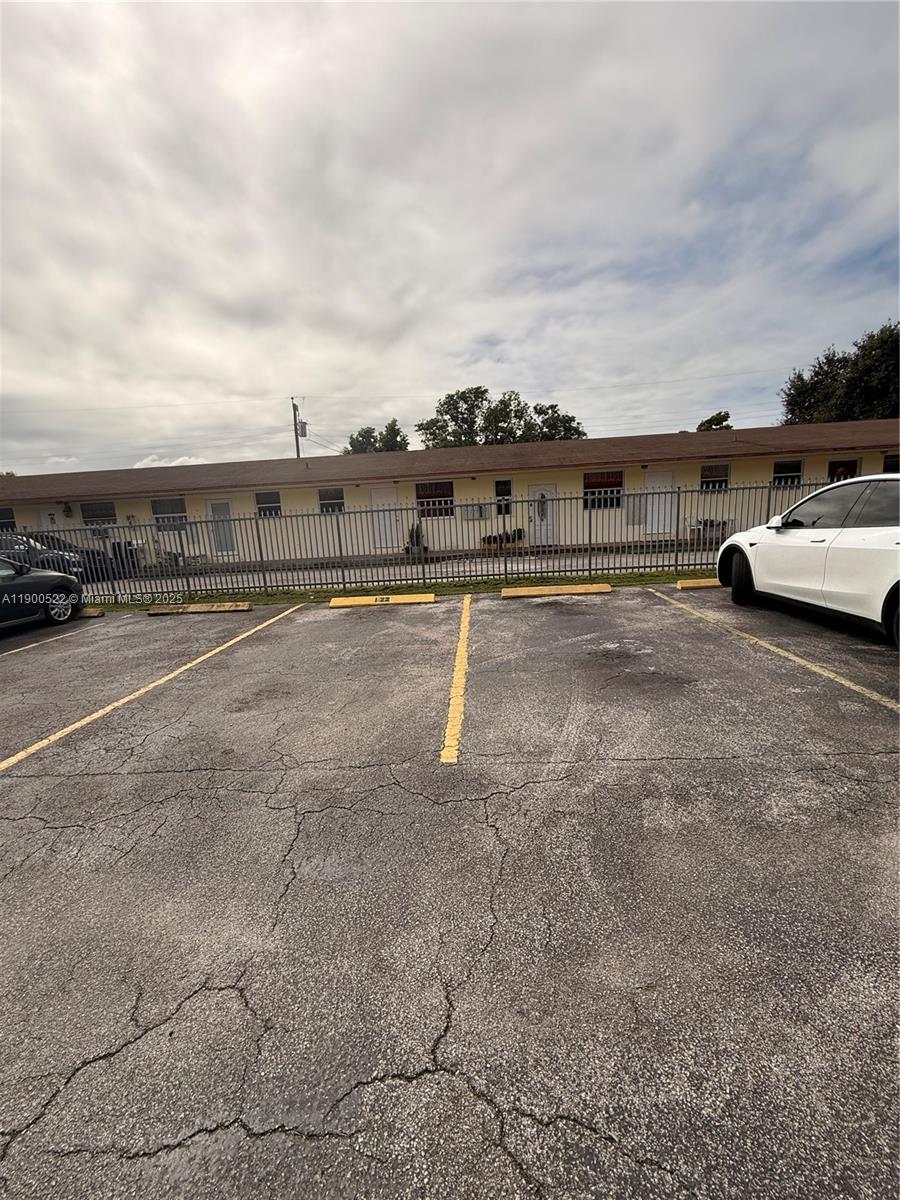 FIVE ARCHES CONDO - Residential Lease