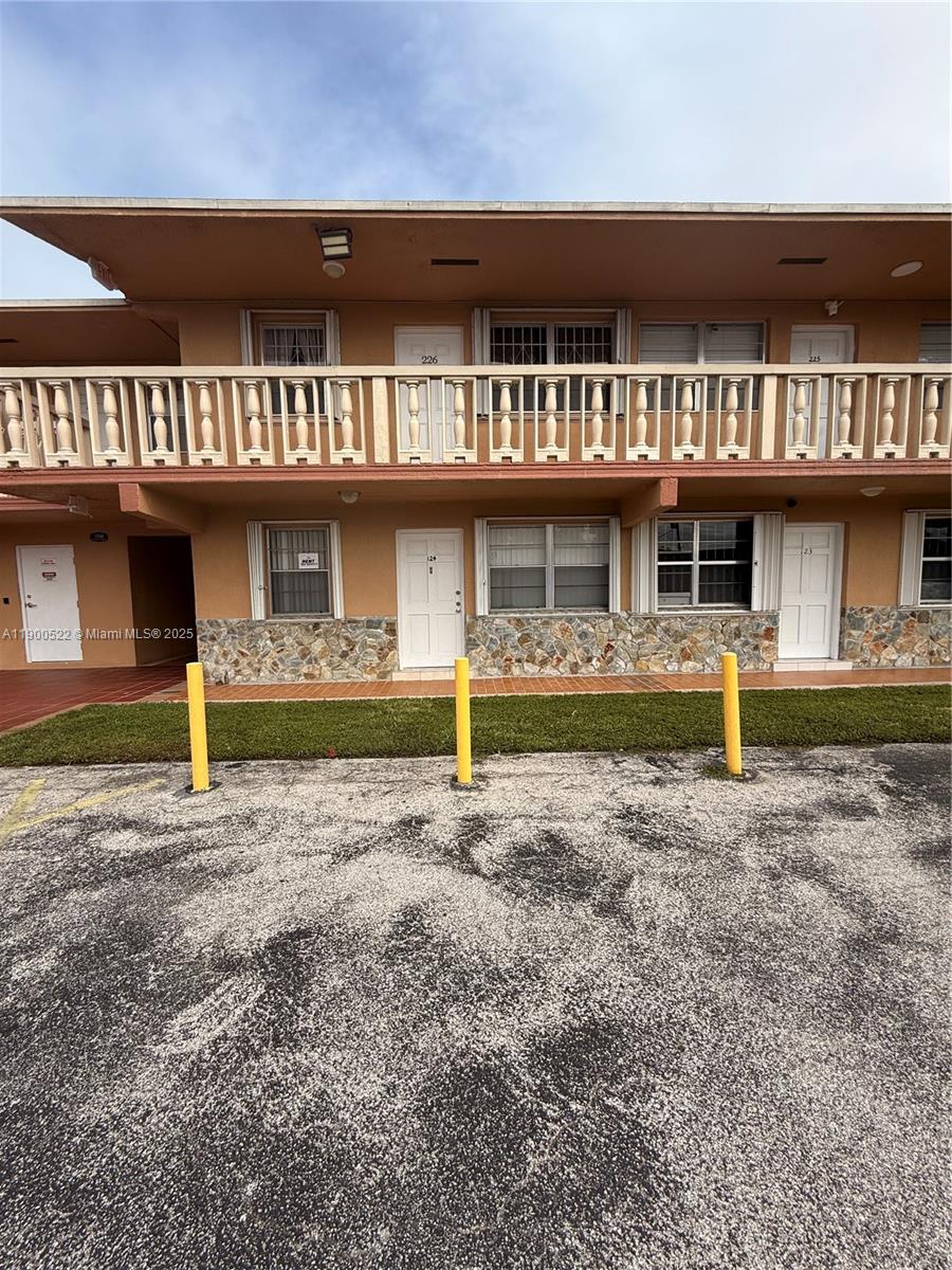 FIVE ARCHES CONDO - Residential Lease