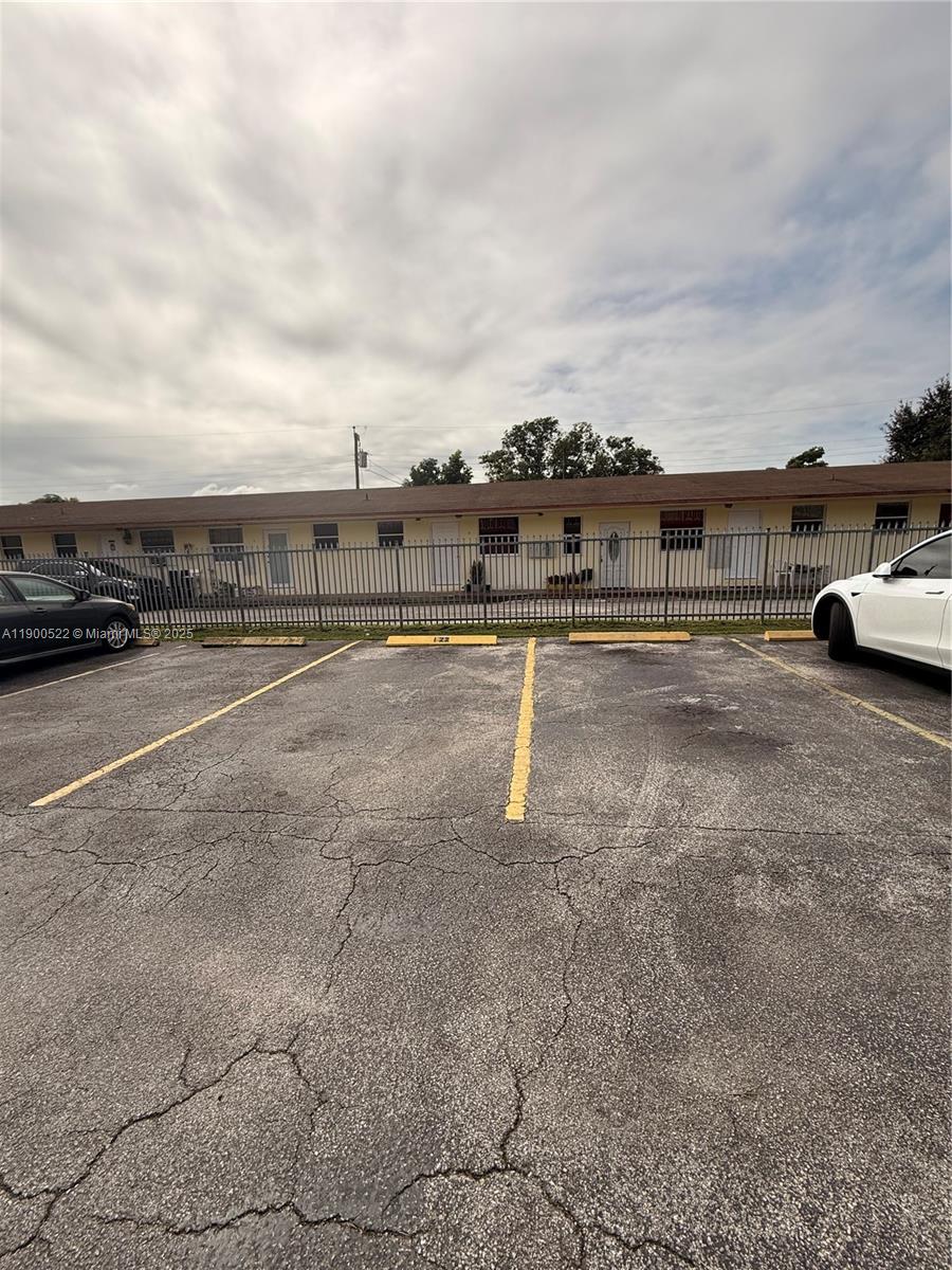 FIVE ARCHES CONDO - Residential Lease