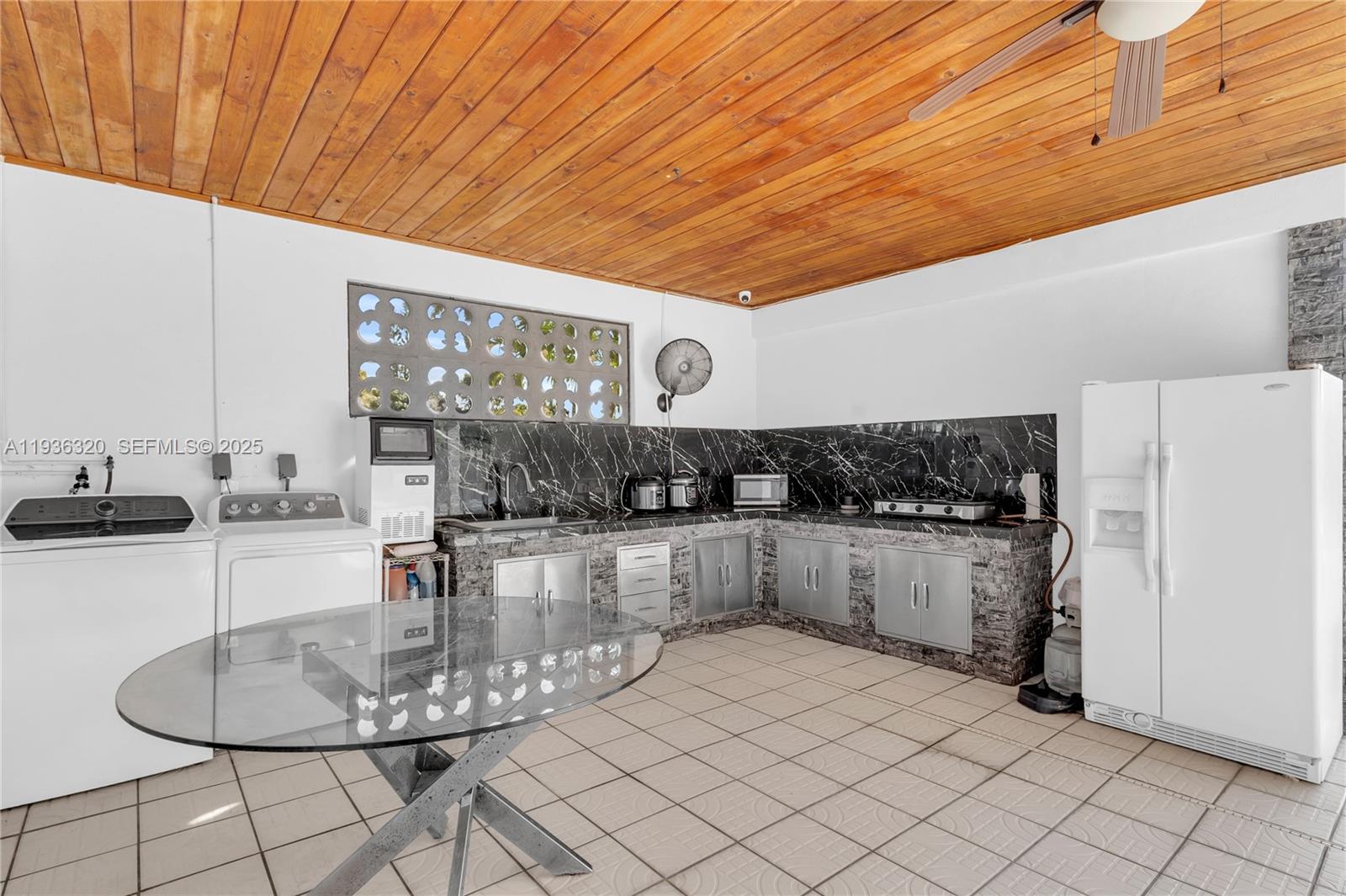 KING ROBERT - Residential