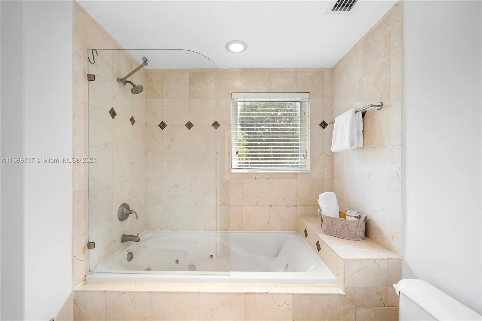 Coral Gables, Florida 33134, United States, 4 Bedrooms Bedrooms, ,5 BathroomsBathrooms,Residential,Pending,35524