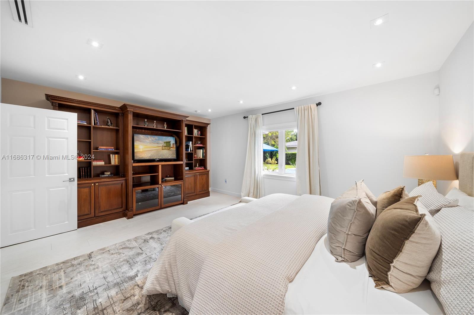 CORAL GABLES COUNTRY CLUB - Residential