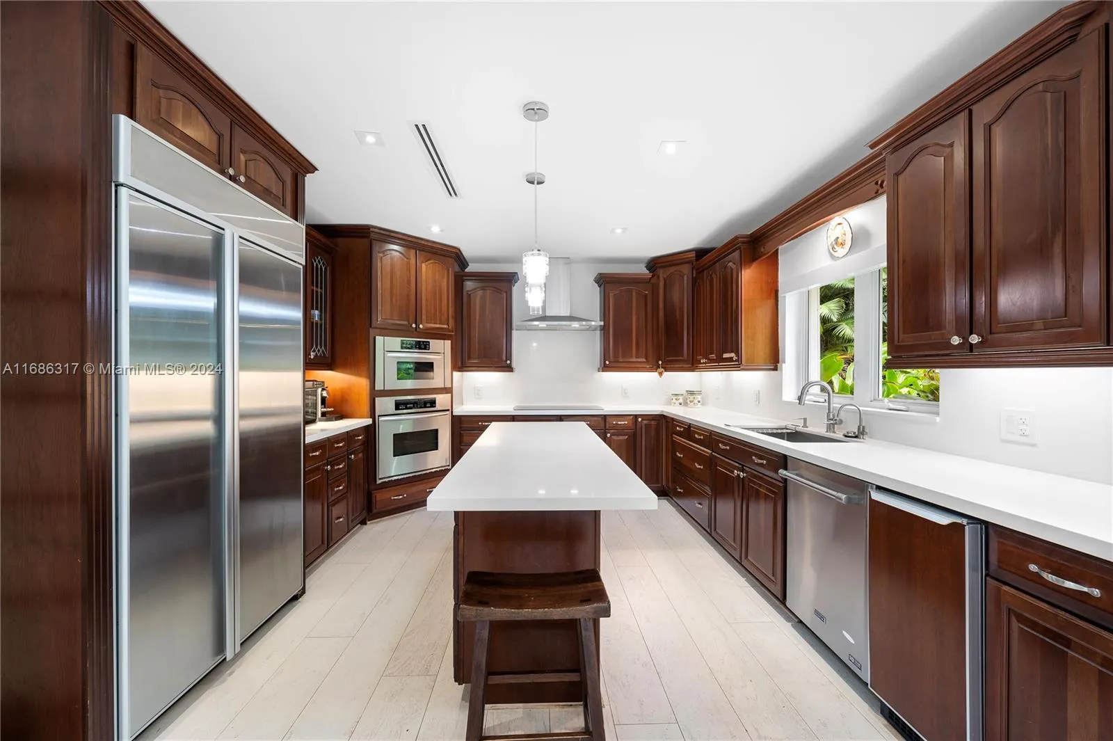 Coral Gables, Florida 33134, United States, 4 Bedrooms Bedrooms, ,5 BathroomsBathrooms,Residential,Pending,35524