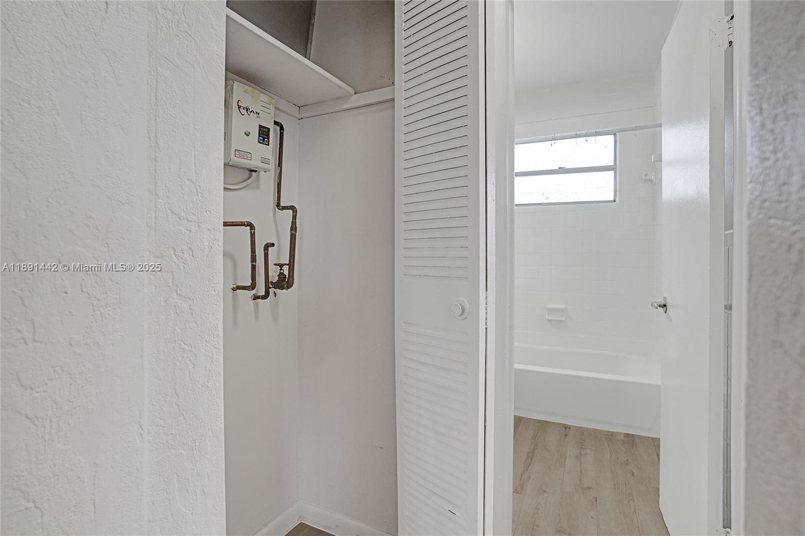REPLAT OF A PORTION OF BL - Residential Lease