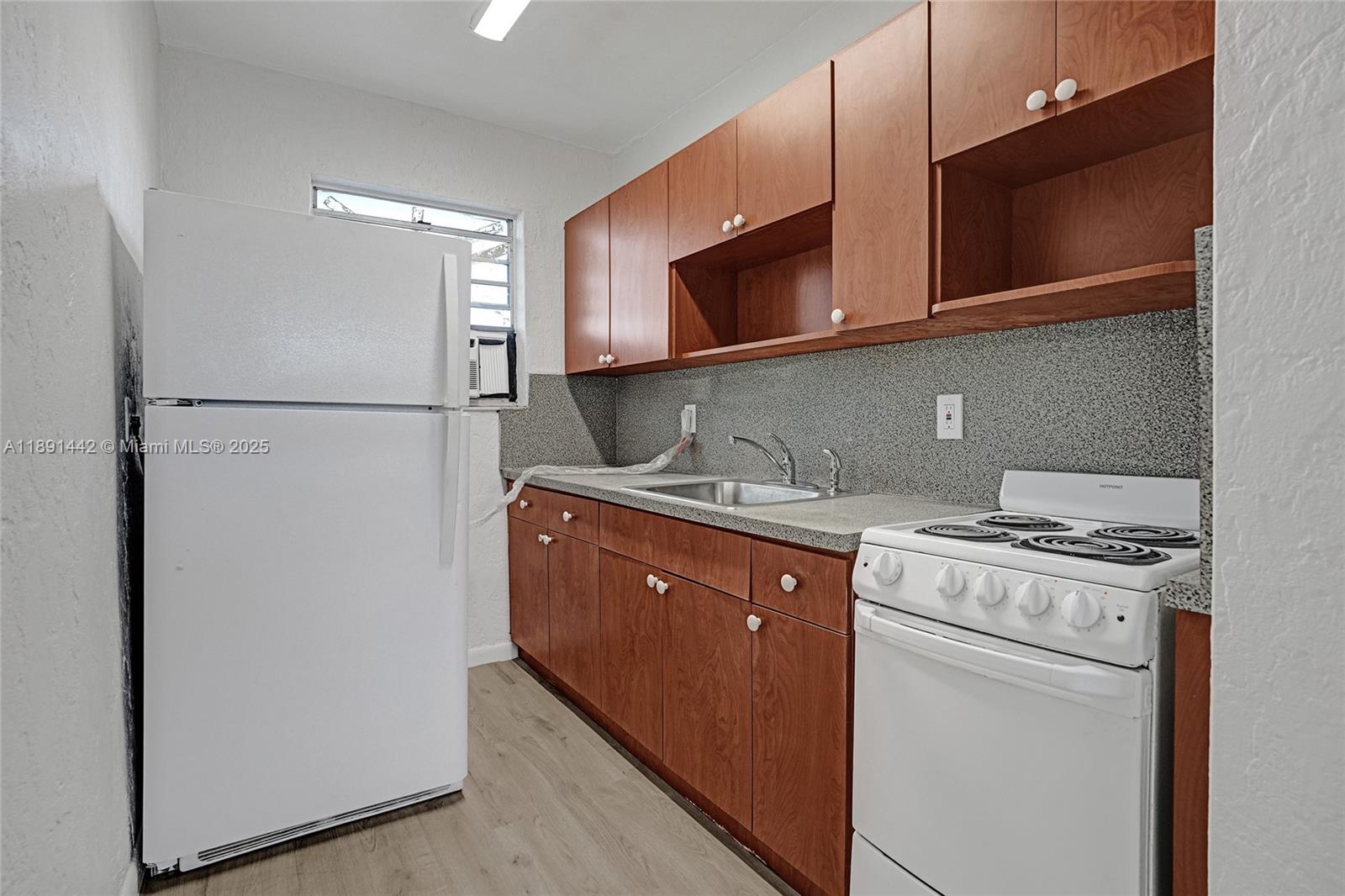 REPLAT OF A PORTION OF BL - Residential Lease