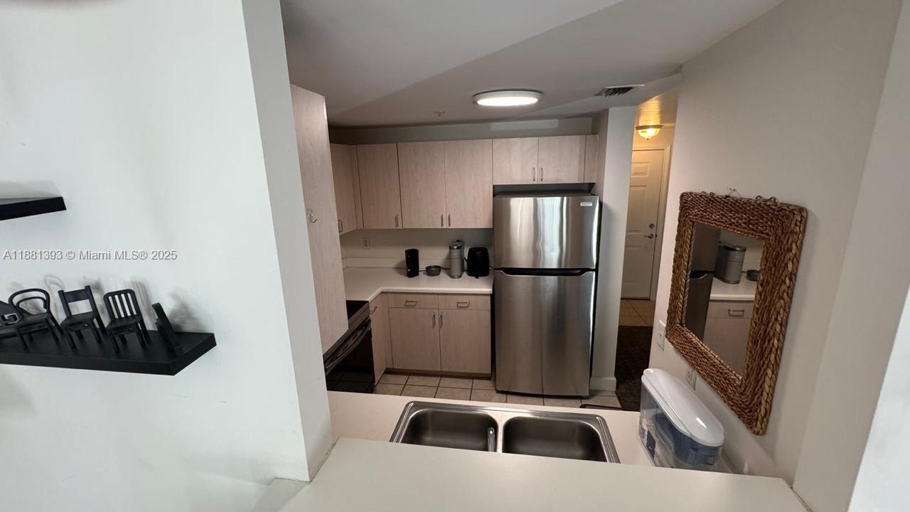 DOUGLAS GRAND CONDO - Residential Lease
