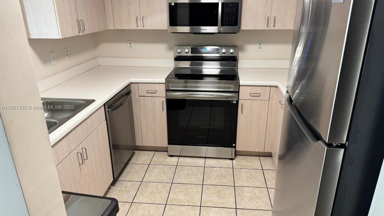 DOUGLAS GRAND CONDO - Residential Lease