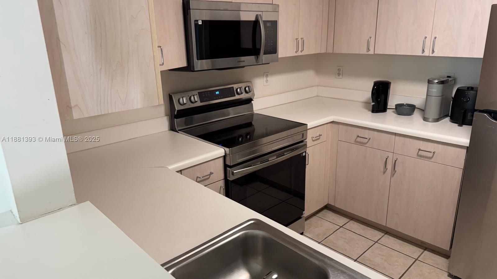 DOUGLAS GRAND CONDO - Residential Lease