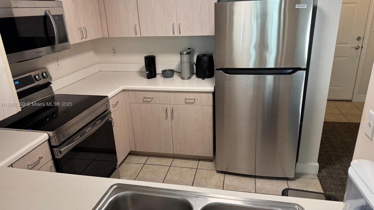 DOUGLAS GRAND CONDO - Residential Lease
