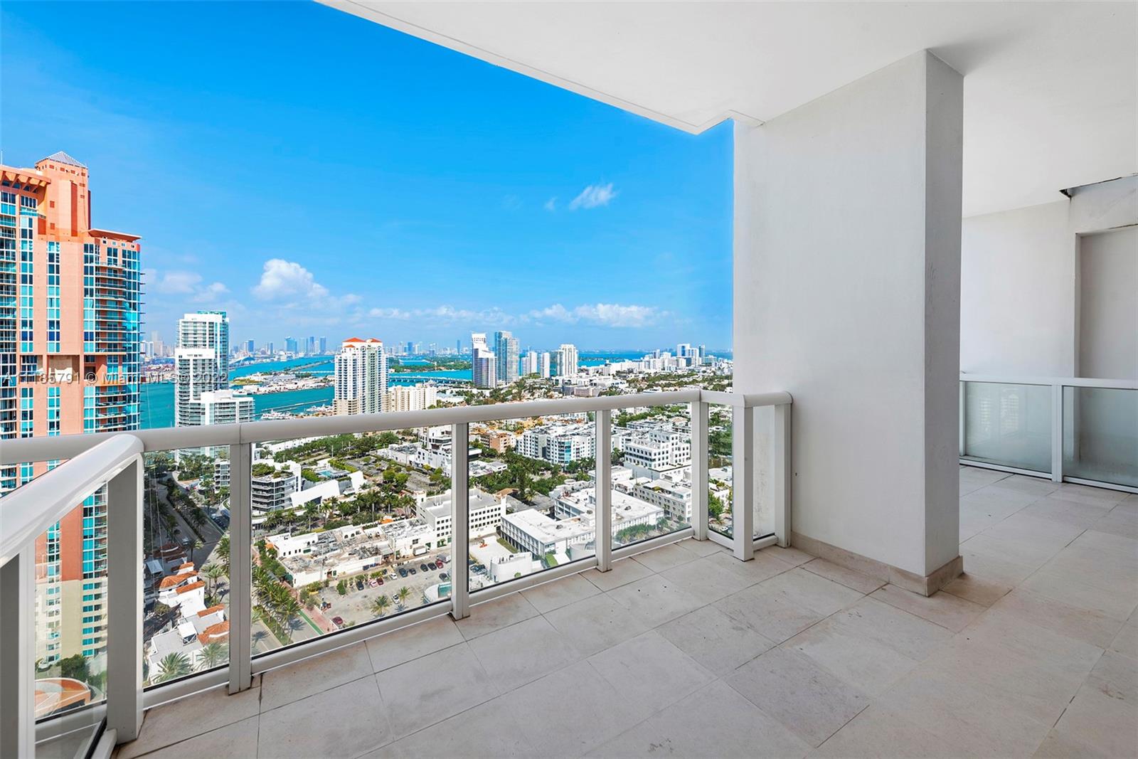 CONTINUUM ON SOUTH BEACH - Residential