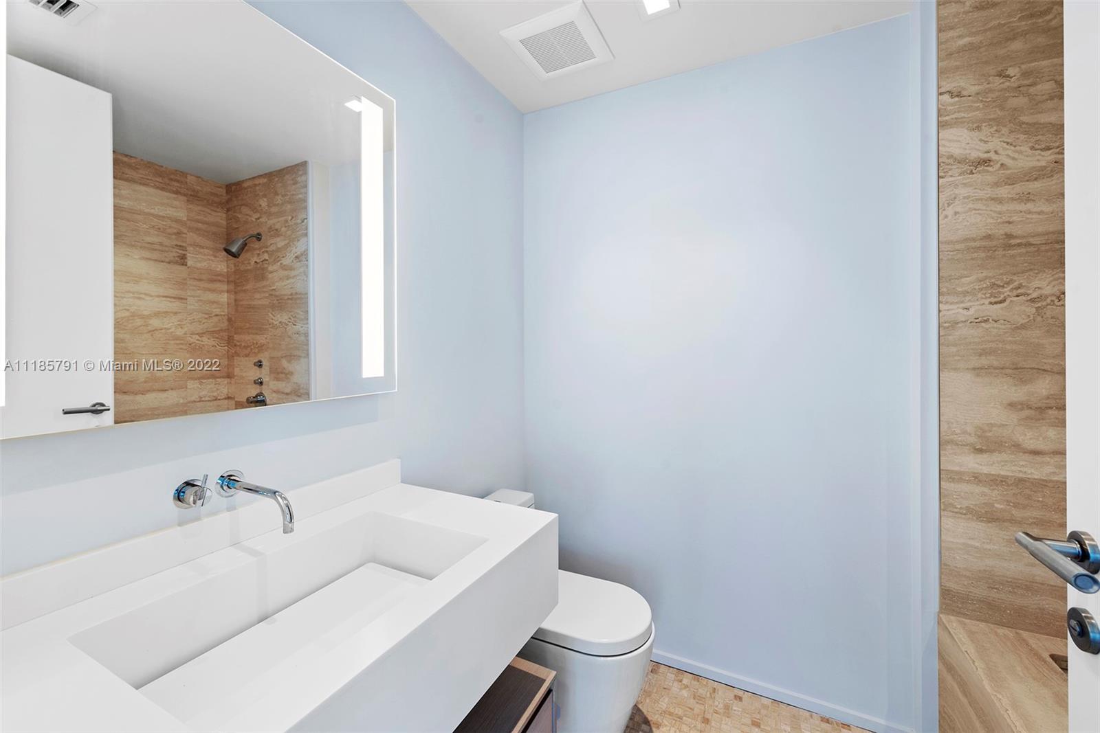 CONTINUUM ON SOUTH BEACH - Residential