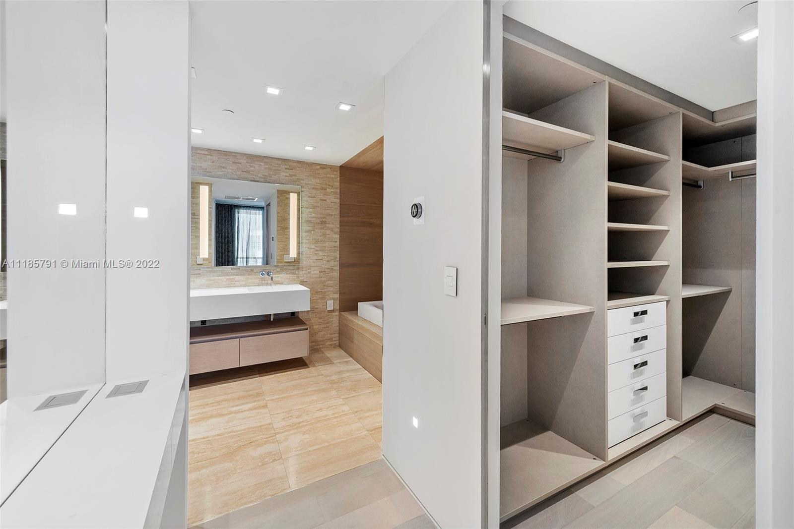 CONTINUUM ON SOUTH BEACH - Residential