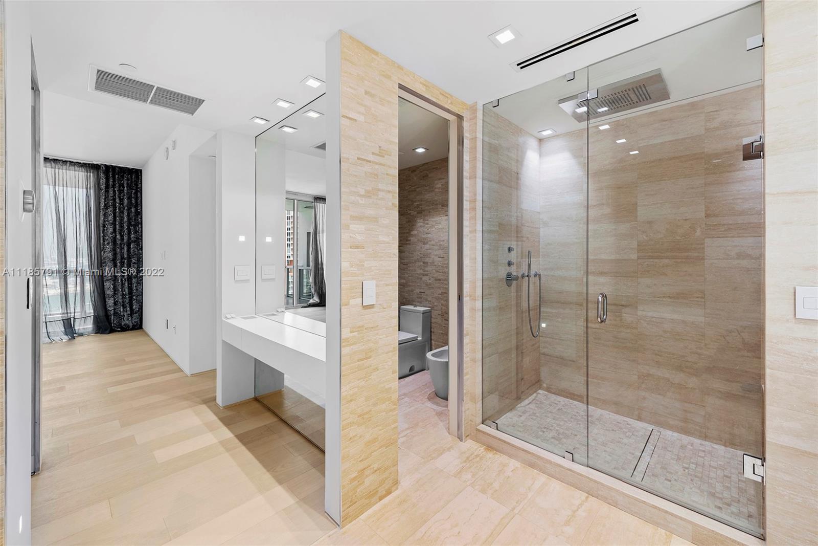 CONTINUUM ON SOUTH BEACH - Residential