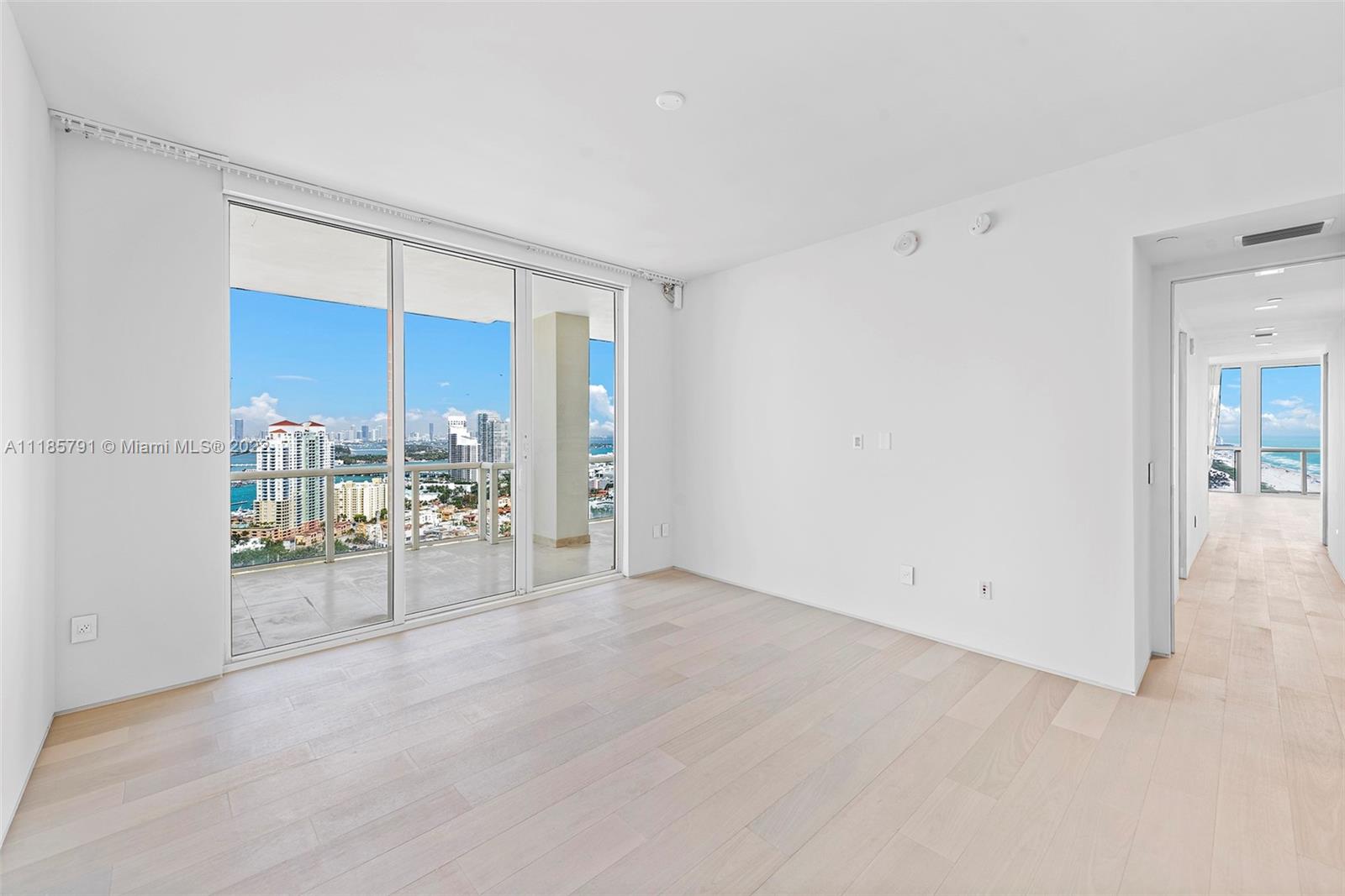 CONTINUUM ON SOUTH BEACH - Residential