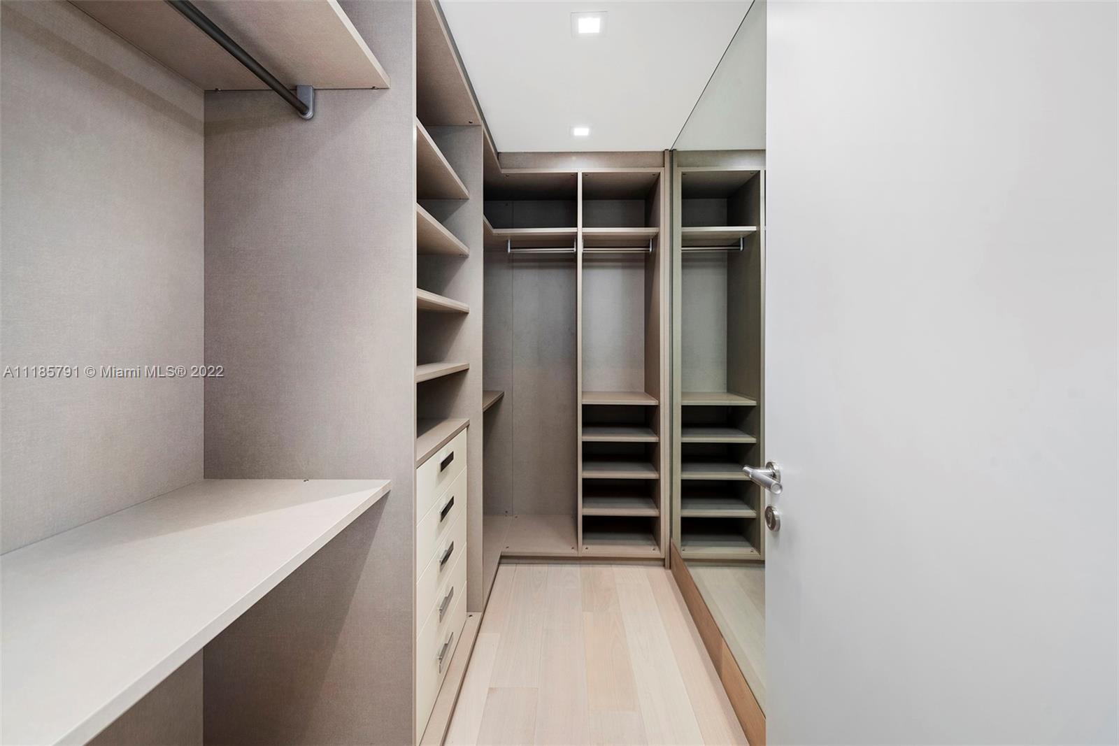 CONTINUUM ON SOUTH BEACH - Residential