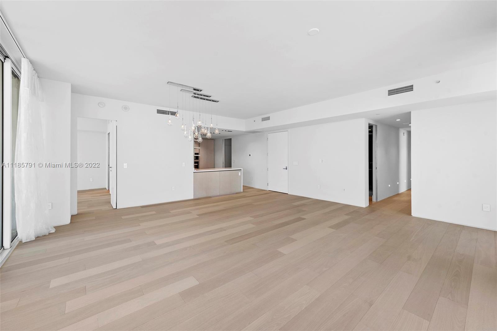 CONTINUUM ON SOUTH BEACH - Residential