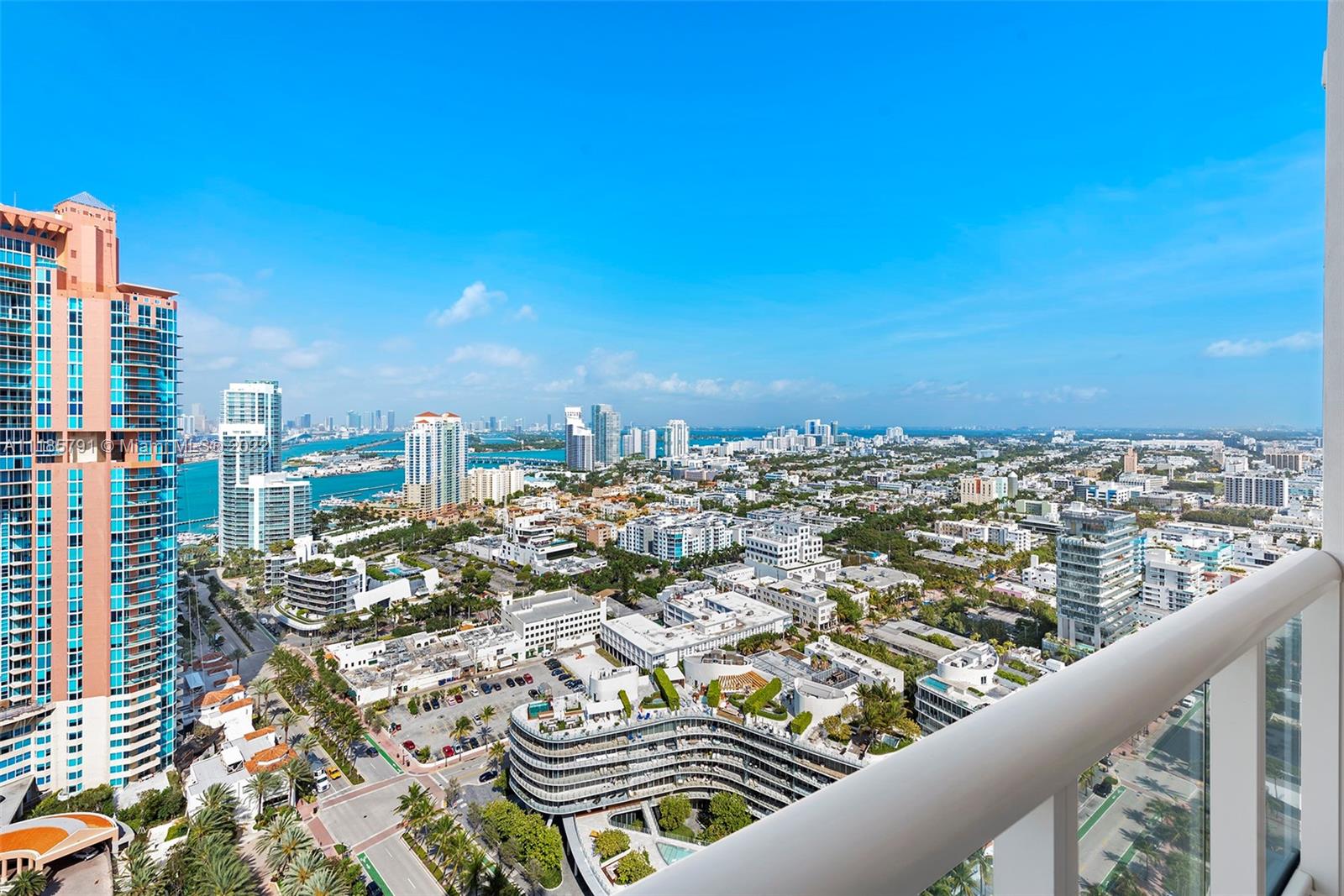 CONTINUUM ON SOUTH BEACH - Residential