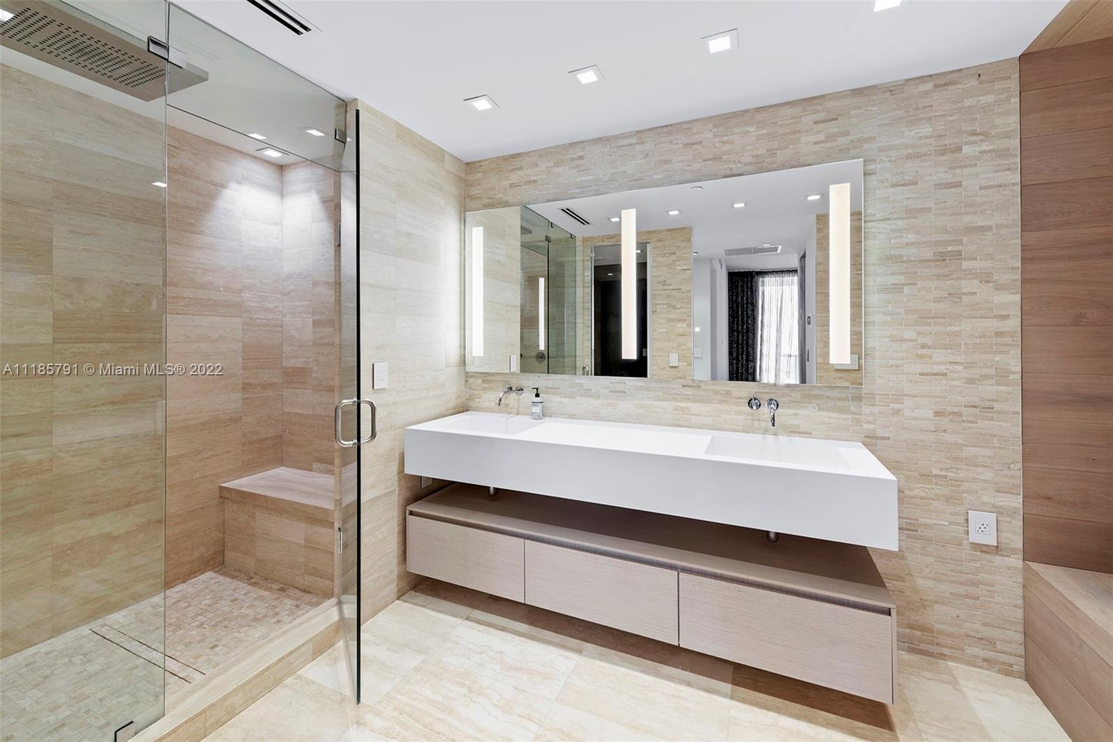 CONTINUUM ON SOUTH BEACH - Residential