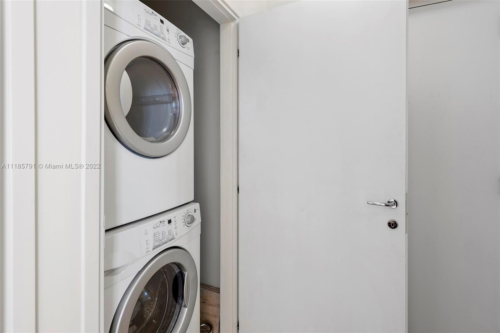 CONTINUUM ON SOUTH BEACH - Residential