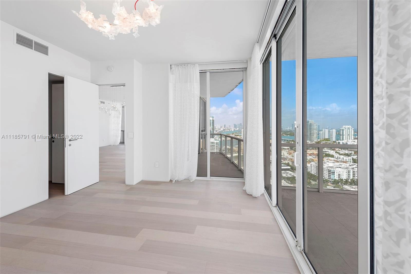 CONTINUUM ON SOUTH BEACH - Residential