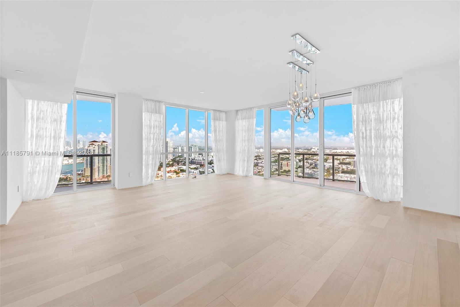 CONTINUUM ON SOUTH BEACH - Residential