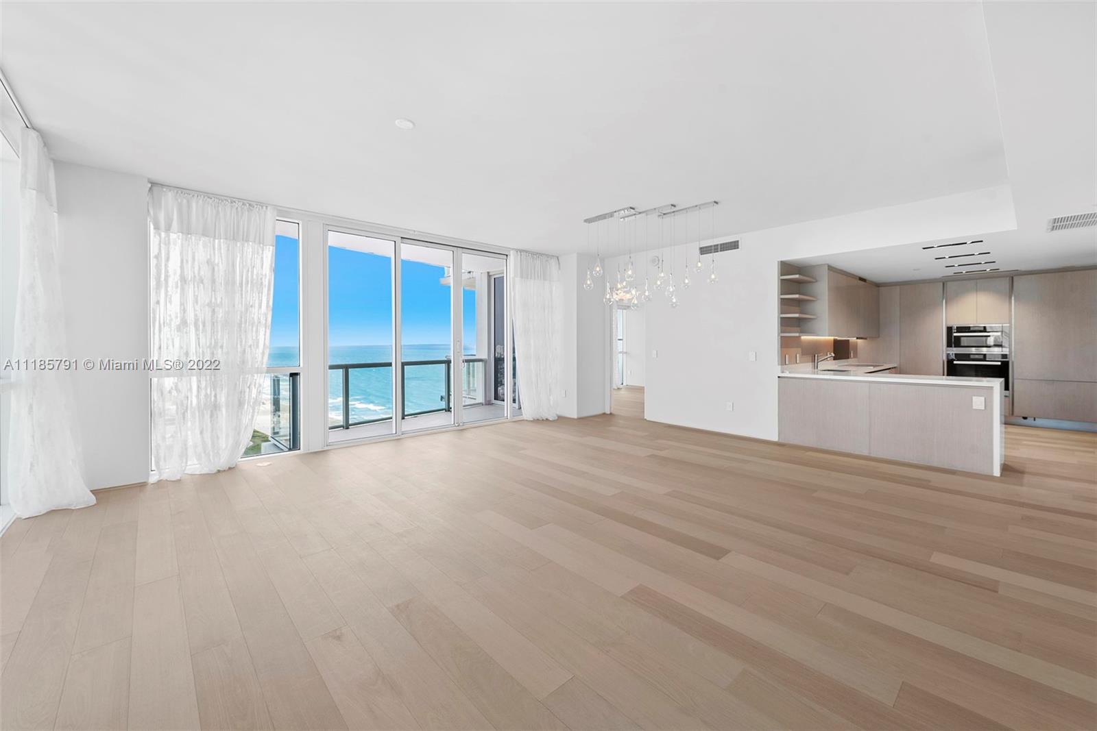 CONTINUUM ON SOUTH BEACH - Residential