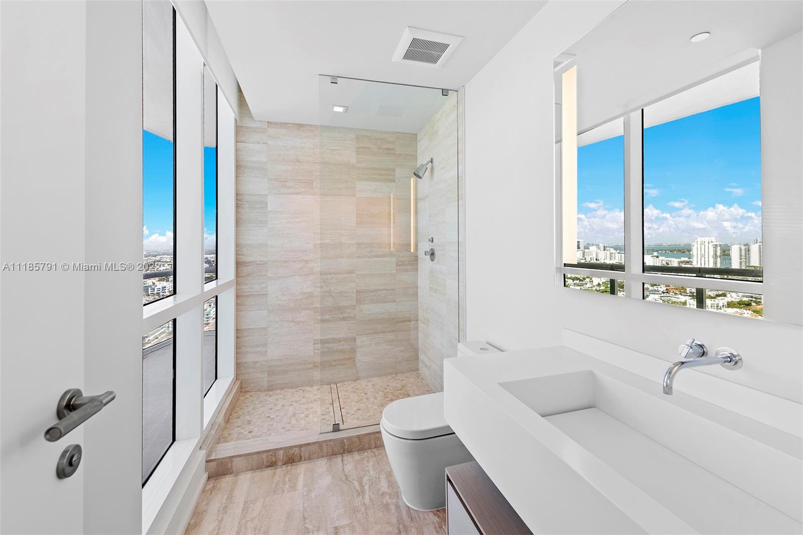 CONTINUUM ON SOUTH BEACH - Residential