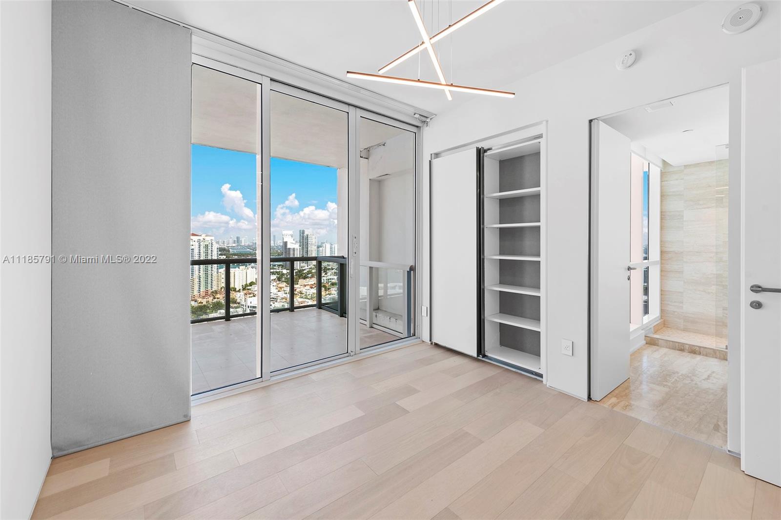 CONTINUUM ON SOUTH BEACH - Residential