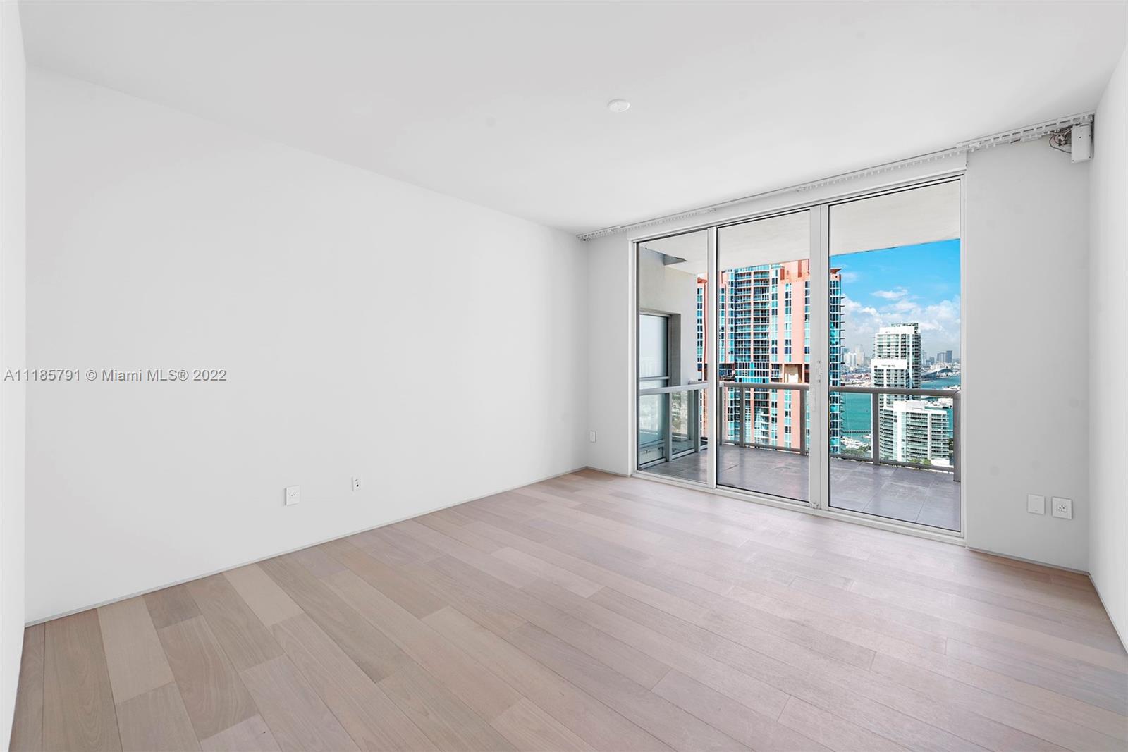 CONTINUUM ON SOUTH BEACH - Residential