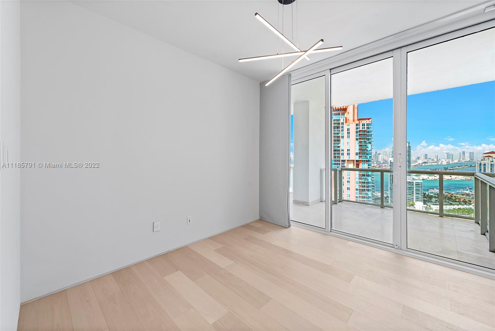 CONTINUUM ON SOUTH BEACH - Residential