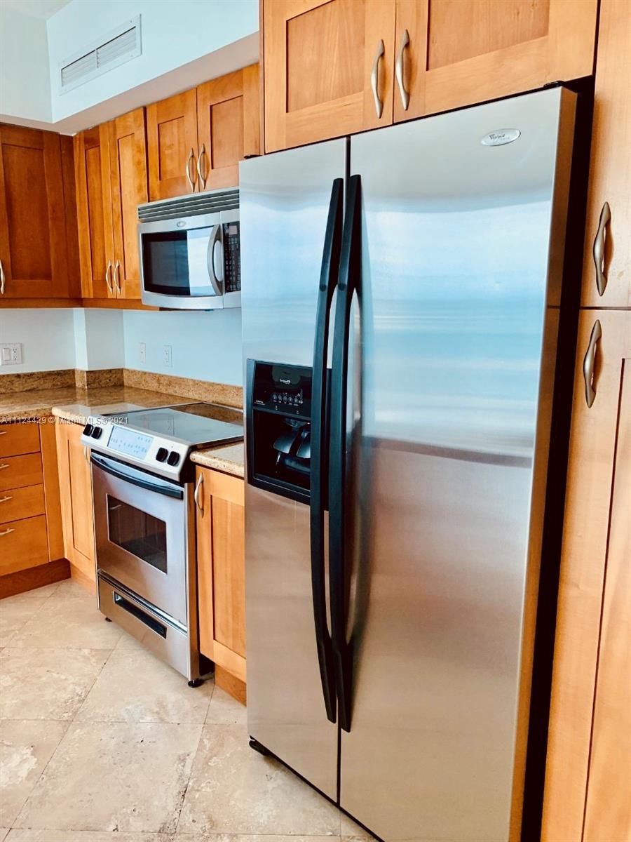 DUO COMDOMINIUM EAST - Residential Lease