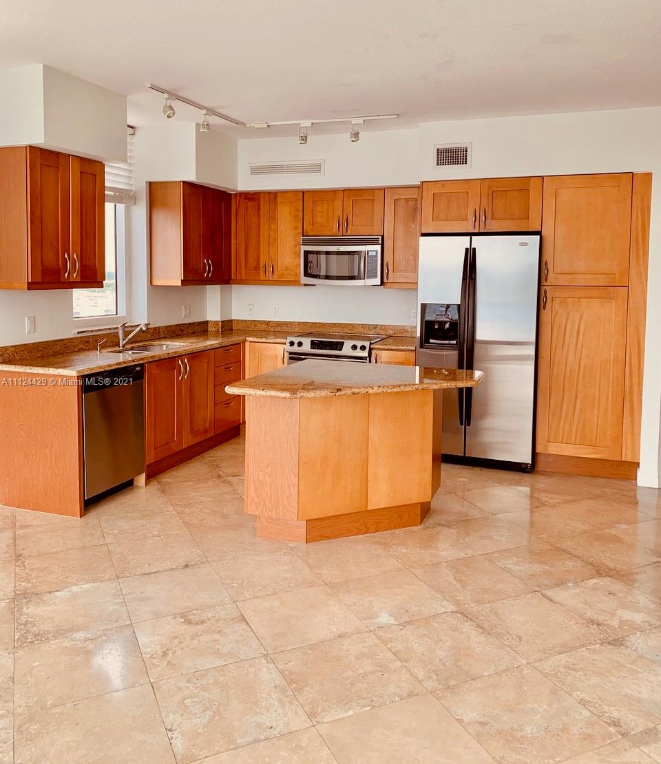 DUO COMDOMINIUM EAST - Residential Lease