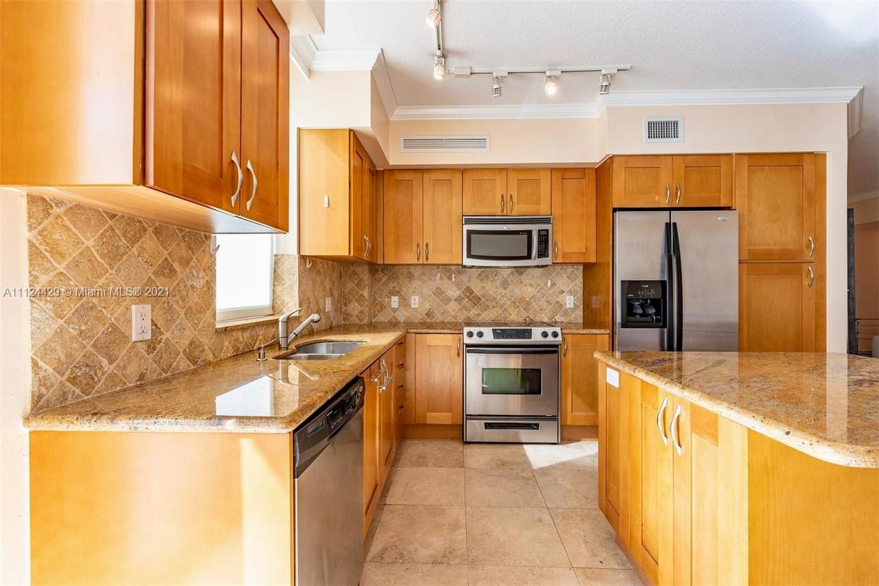 DUO COMDOMINIUM EAST - Residential Lease