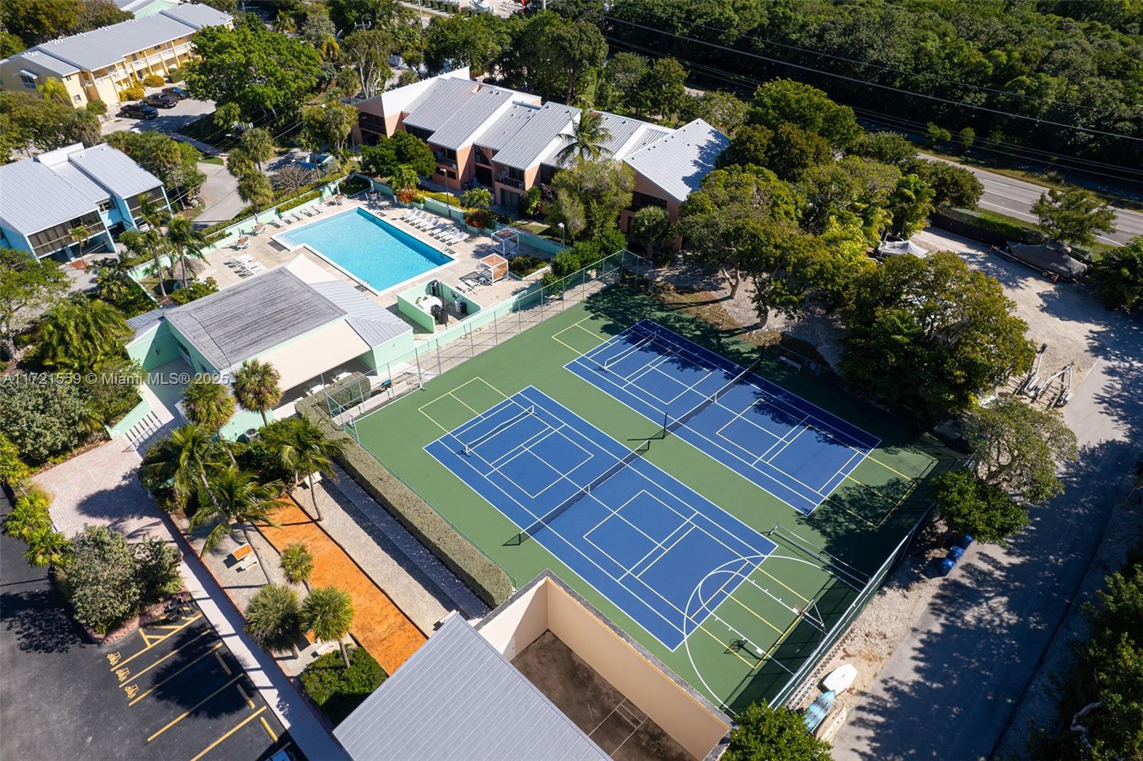 LANDINGS OF LARGO II - Residential