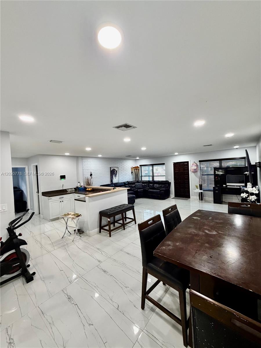 NORTH ANDREWS GARDENS FIR - Residential