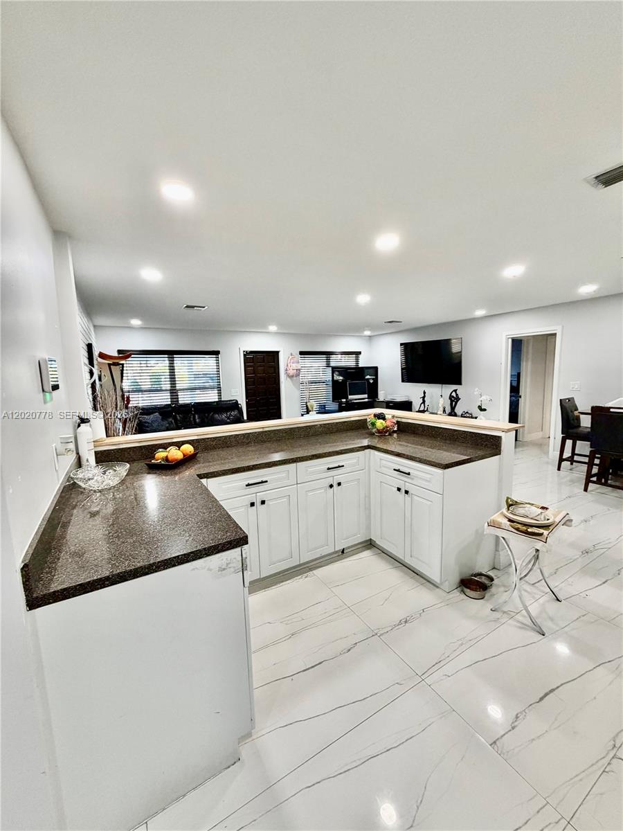 NORTH ANDREWS GARDENS FIR - Residential