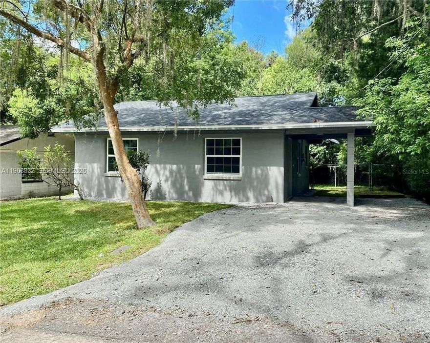 PERFECT OPORTUNITY TO OWN THIS POTENTIALLY HOME TO REBUILD OR RECONSTRUCT A NEW DREAM PROPERTY IN DESIRABLE OCALA NEIGHBOORHOOD. GREAT POTENTIAL FOR AN INVESTOR TO ACQUIRE THIS WITHIN A LARGE INMENSE OF POSSIBILTIES. MAKE YOUR OFFER !! SELLER SUPER MOTIVATE FOR A QUICK SALE ...