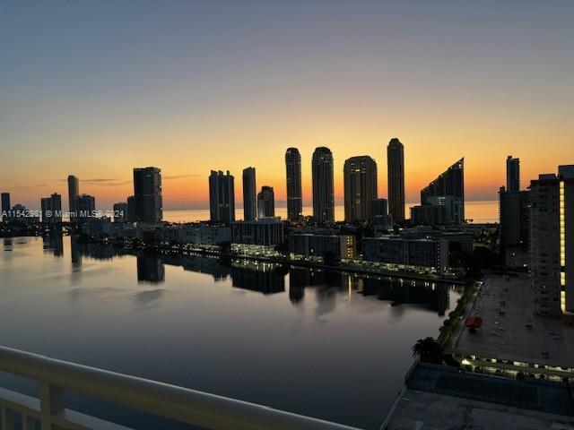 WINSTON TOWERS 500 CONDO - Residential